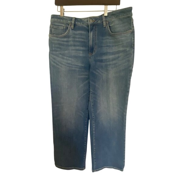 Chicos 2R High Rise Straight Leg Crop Jeans Size 12 Med Wash Denim Womens Casual - Picture 1 of 10